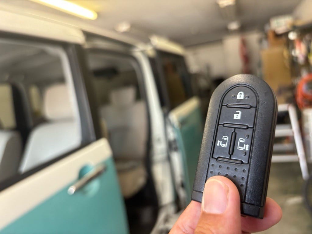 パワースライドドアをキーフリーリモコンで開けました