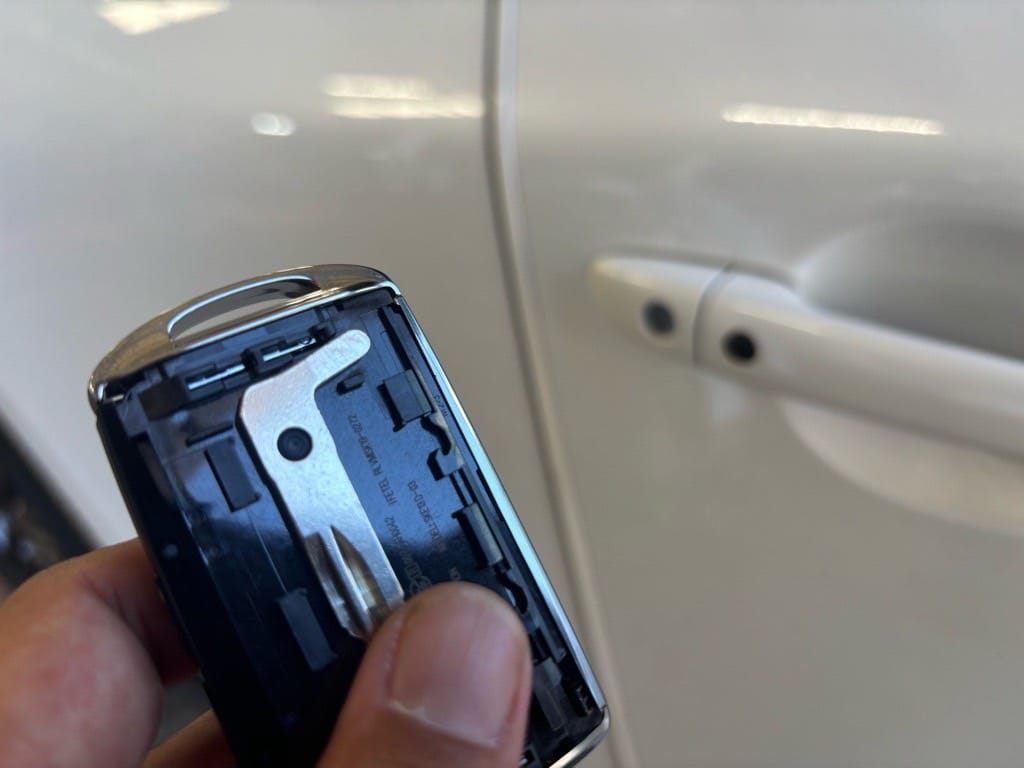 アドバンストキーにメカニカルキーを収納