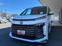 トヨタ ヴォクシーZWR90 2023年式。こちらの車両の鍵を作製します