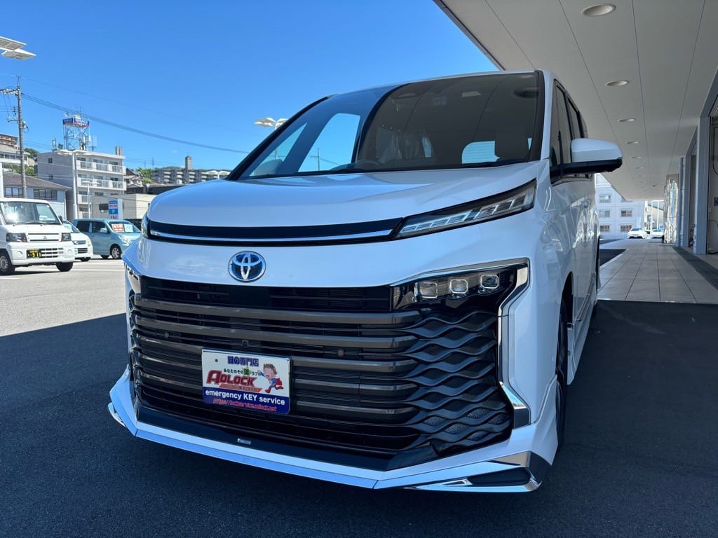 トヨタ ヴォクシーZWR90 2023年式。こちらの車両の鍵を作製します