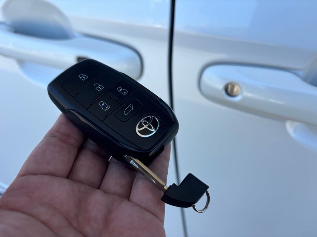 登録が完了したヴォクシーのスマートキーに作製したメカニカルキーを収納