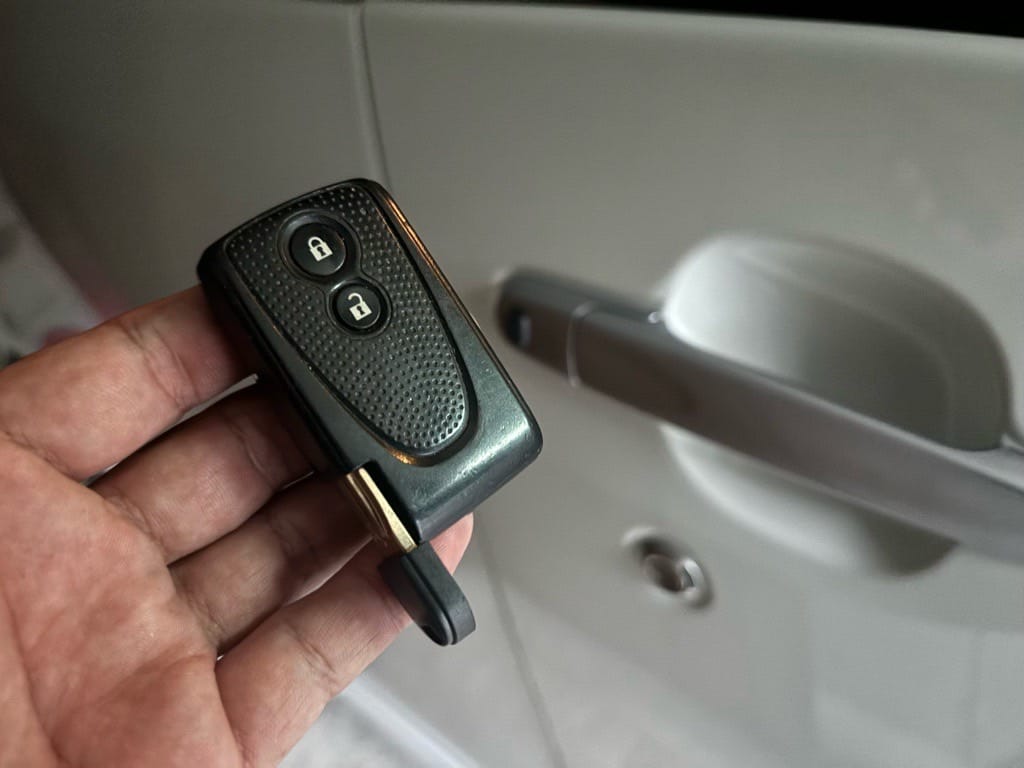 登録したムーヴのキーフリーリモコンに作製したメカニカルキーを収納