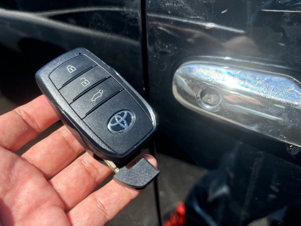 スマートキーにメカニカルキーを収納