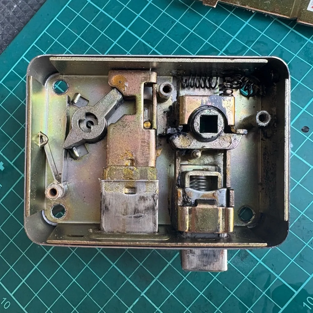 緊急】レバーハンドルが下がったまま戻らない！お家の鍵トラブル今すぐ