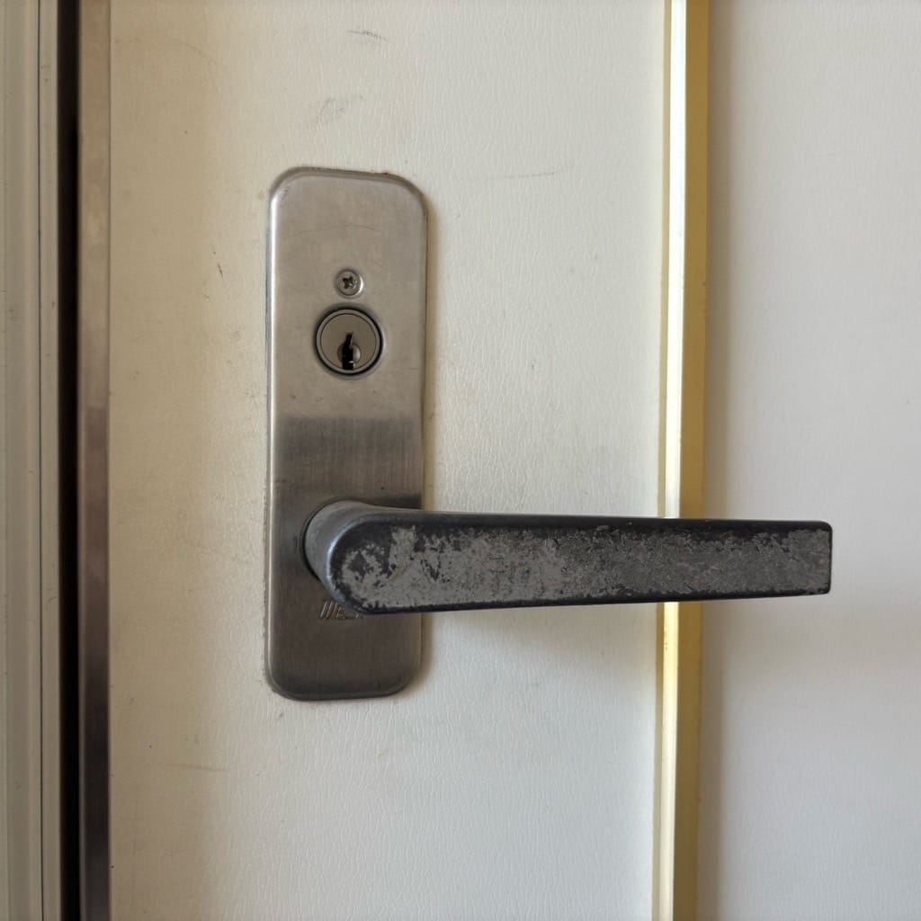 元の位置に戻ったレバーハンドル