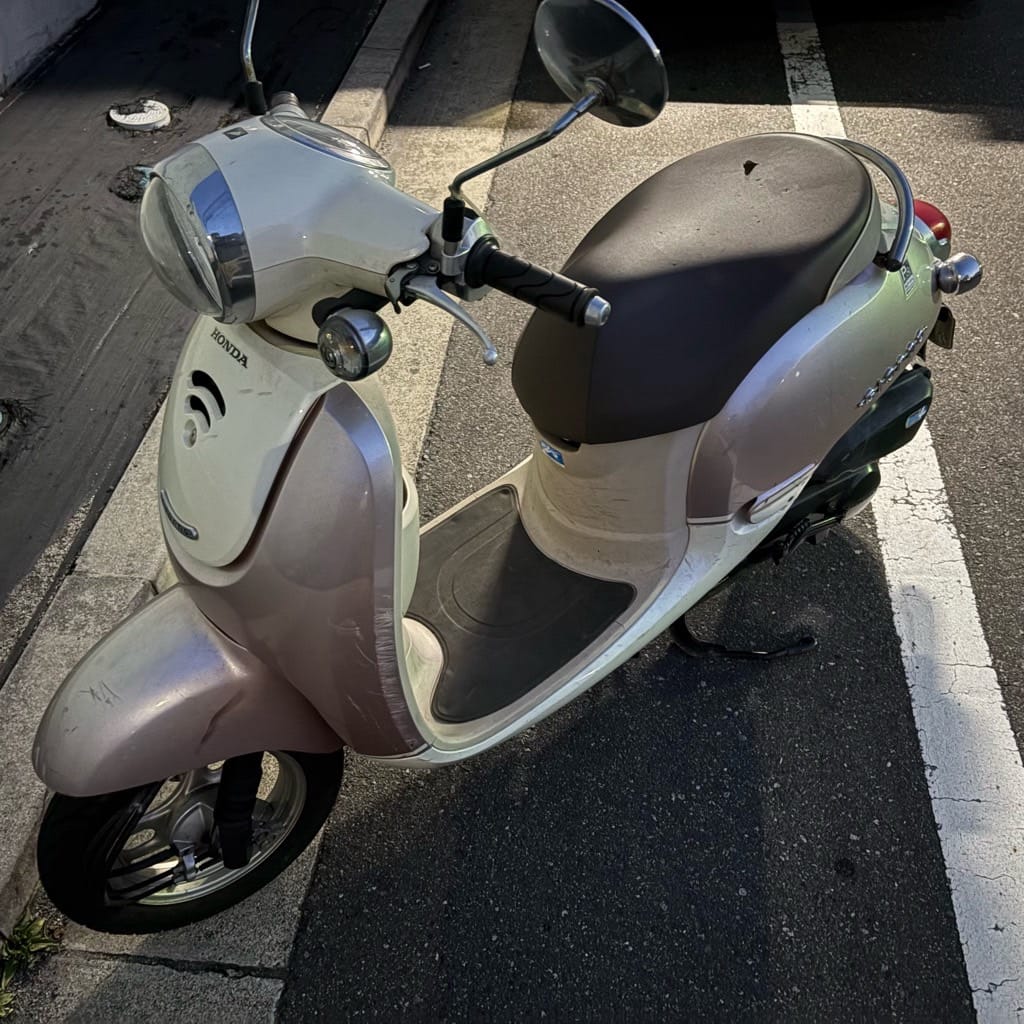 メットインとじ込みが起きたホンダジョルノ