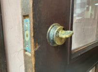 解錠に成功。扉の裏側