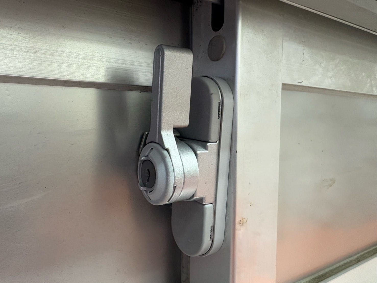 新しい鍵の取付が完了