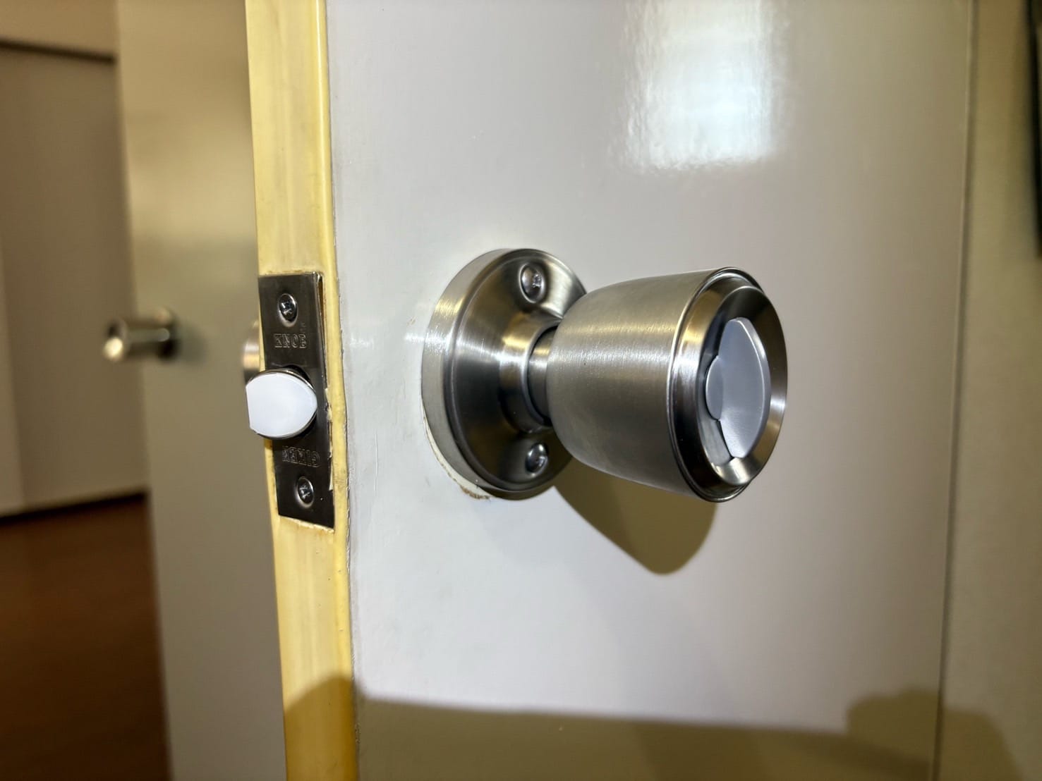 トイレのドア鍵交換完了