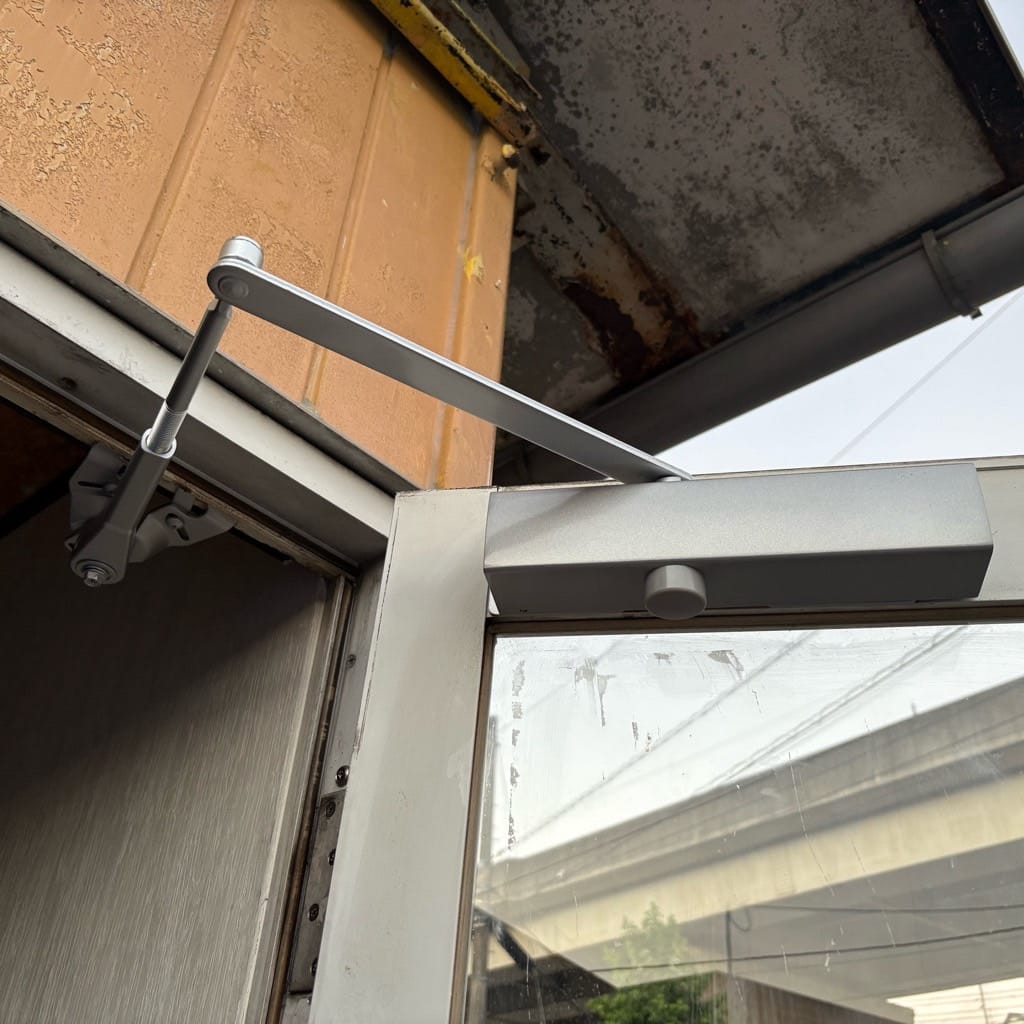 ドアクローザー交換完了