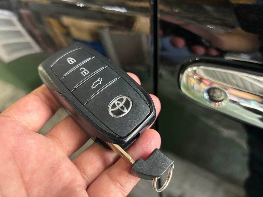 ハリアーのスマートキーとメカニカルキー。スペアキー一式の作製が完了