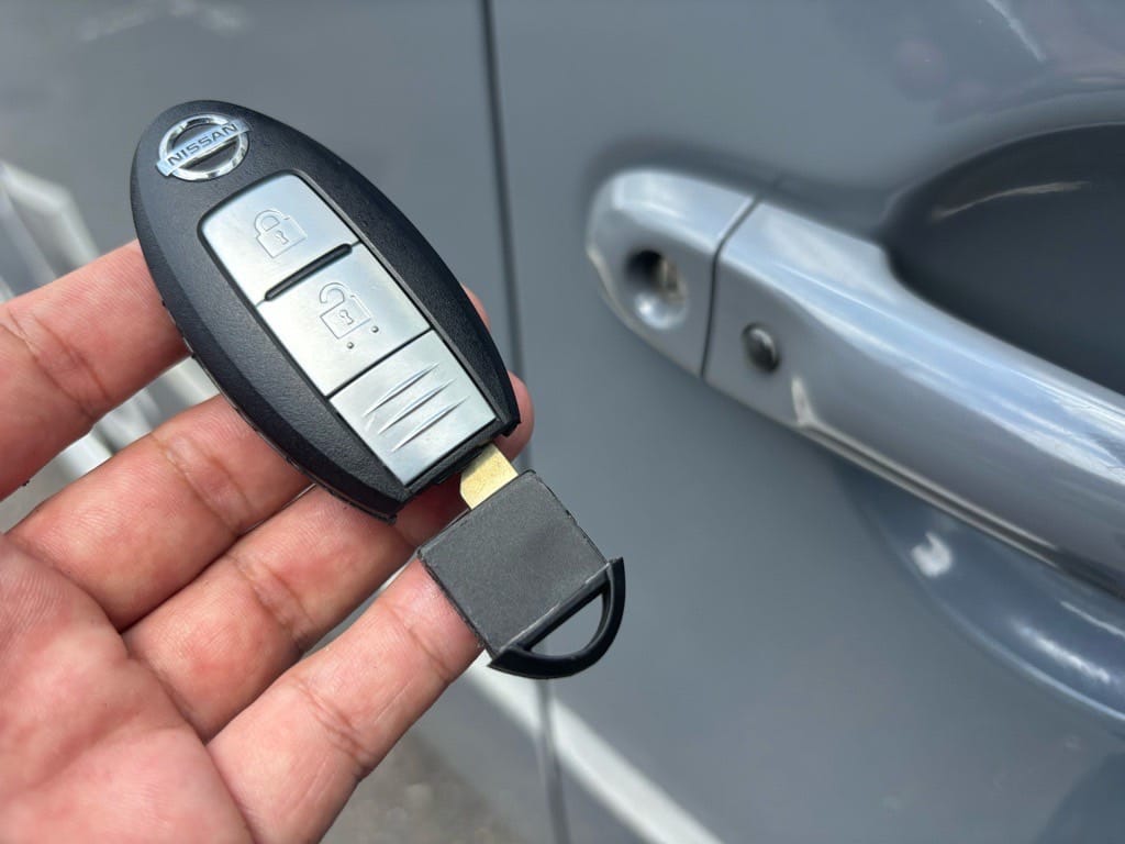 スマートキーにメカニカルキーを収納