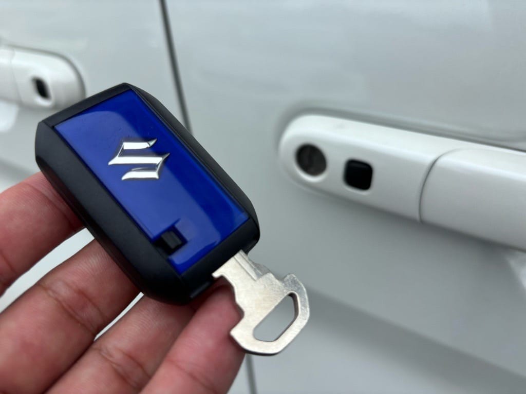 スマートキーにメカニカルキーを収納