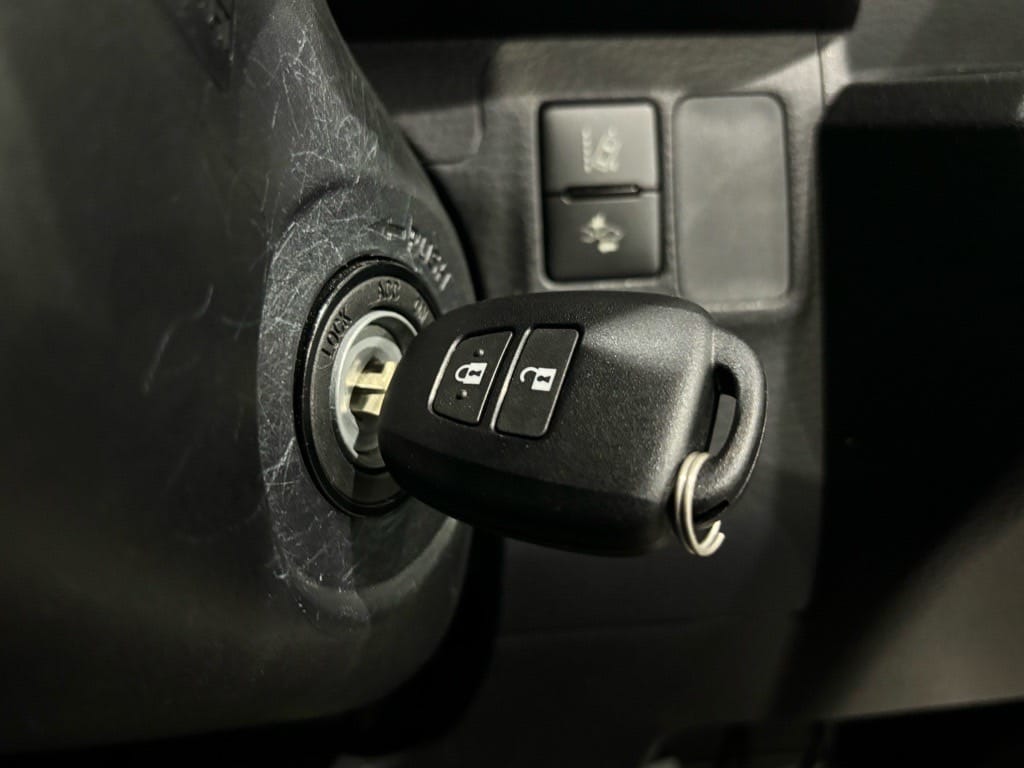 リモコンキーがイグニッションシリンダーにささっている