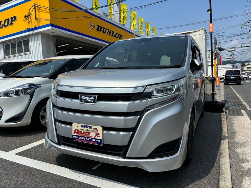 トヨタ ノアZRR80 2018年式。こちらの車両の鍵を作製します