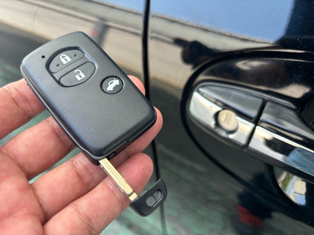 スマートキーにメカニカルキーを収納できます