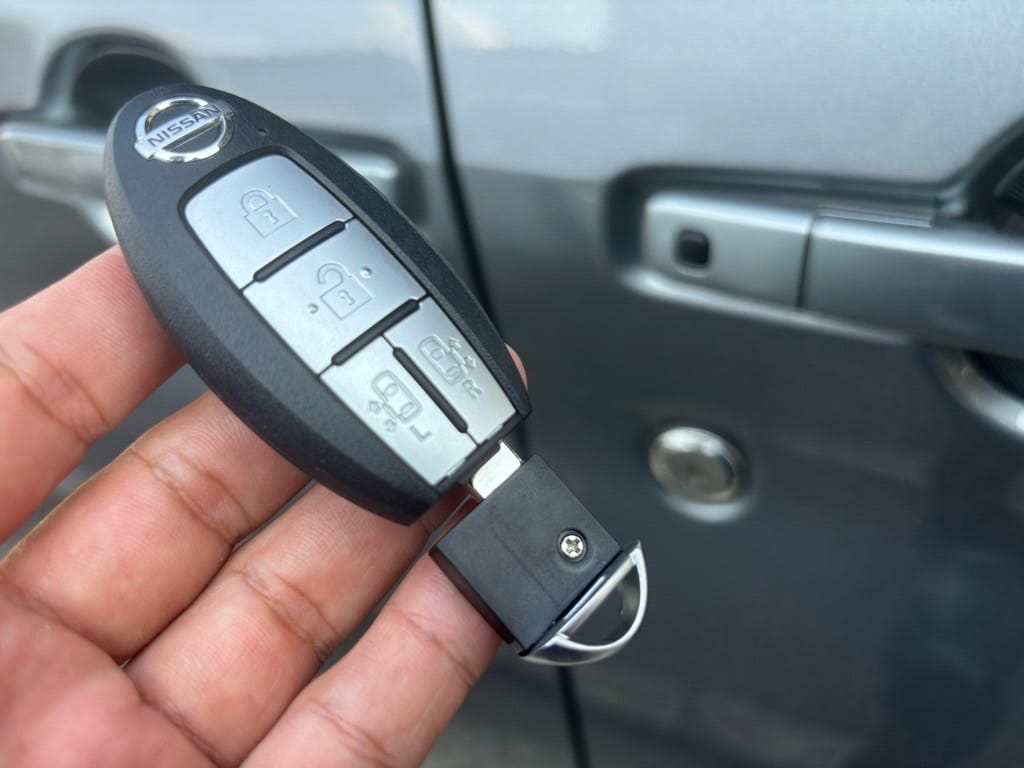 ルークスのスマートキーにメカニカルキーを収納