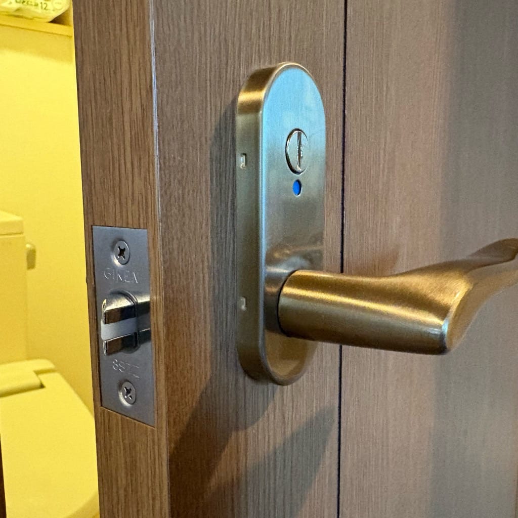 修理完了後の扉