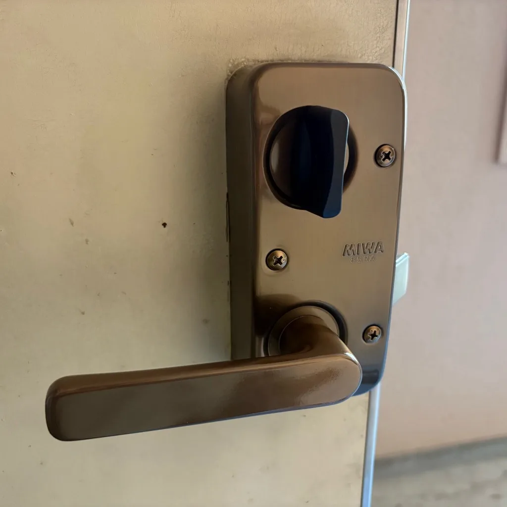 玄関】経年劣化した鍵を交換。見た目も良くなってリフレッシュ！｜鍵屋