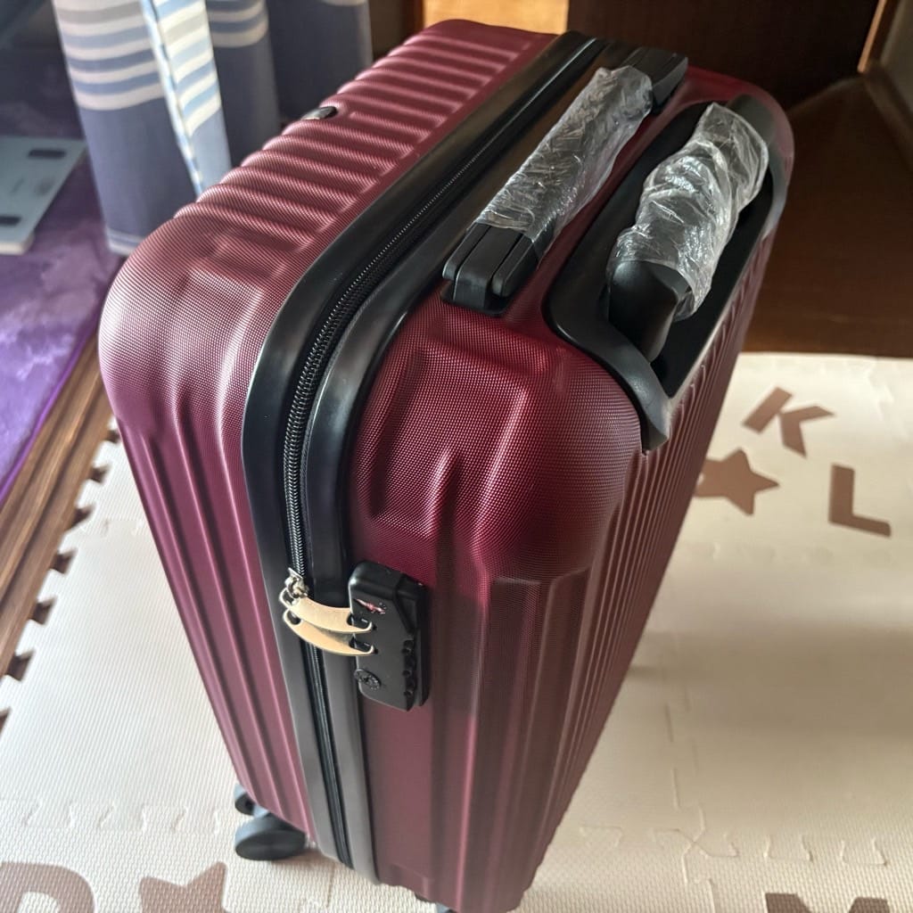 解錠できなくなった赤いキャリーケース