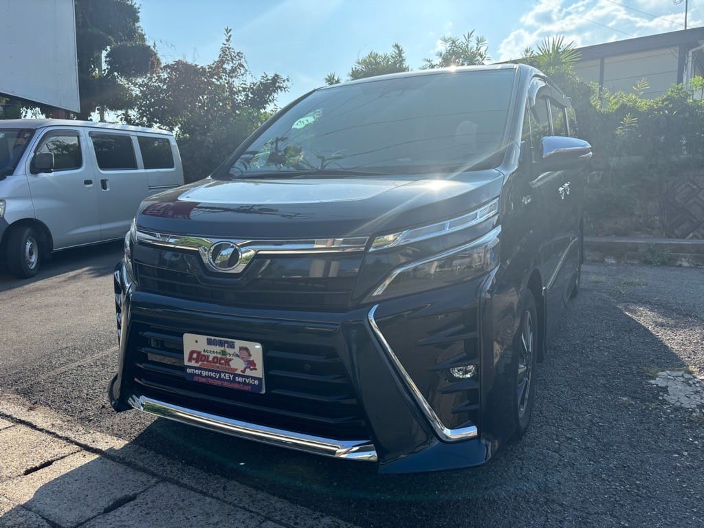 トヨタ ヴォクシーZRR80 2020年式。こちらの車両の鍵を作製します