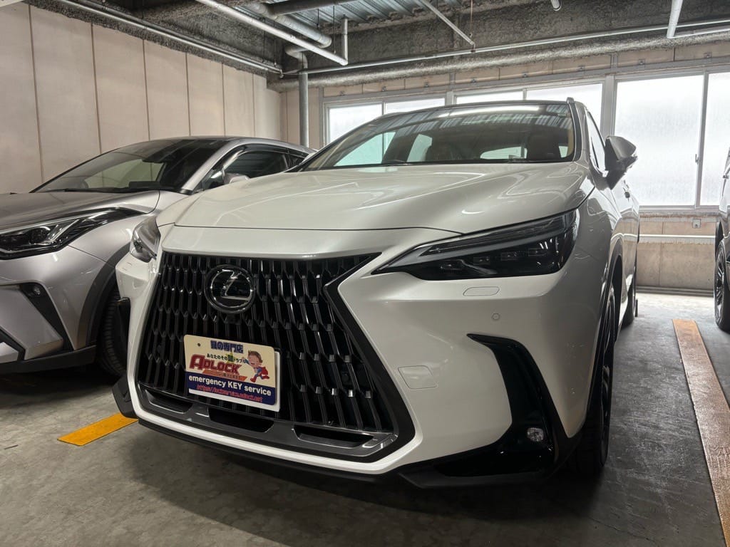 インロックが発生したレクサス NX350h AAZH20 2023年式。こちらの車両の鍵を解錠します