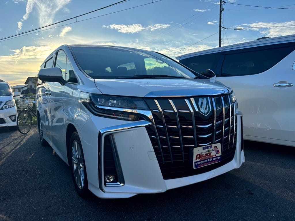 トヨタ アルファードAGH35 2021年式。こちらの車両の鍵を作製します