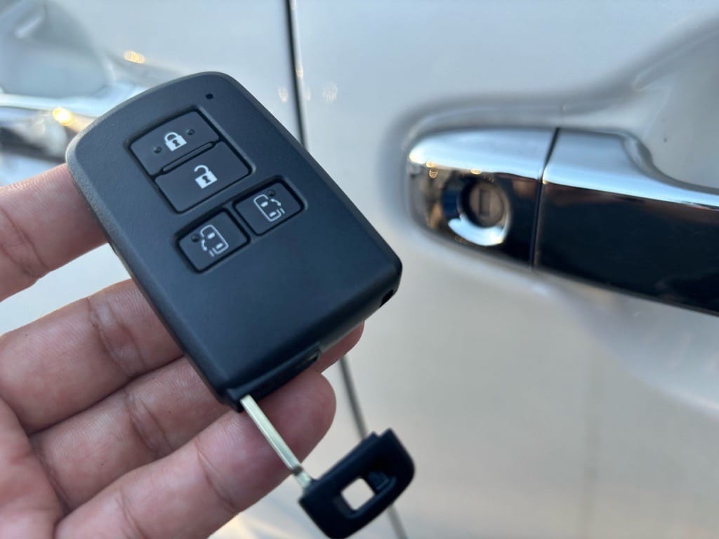 新たに作製したスマートキーとメカニカルキー