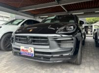 ポルシェ マカン2023年式。こちらの車両の鍵を解錠します