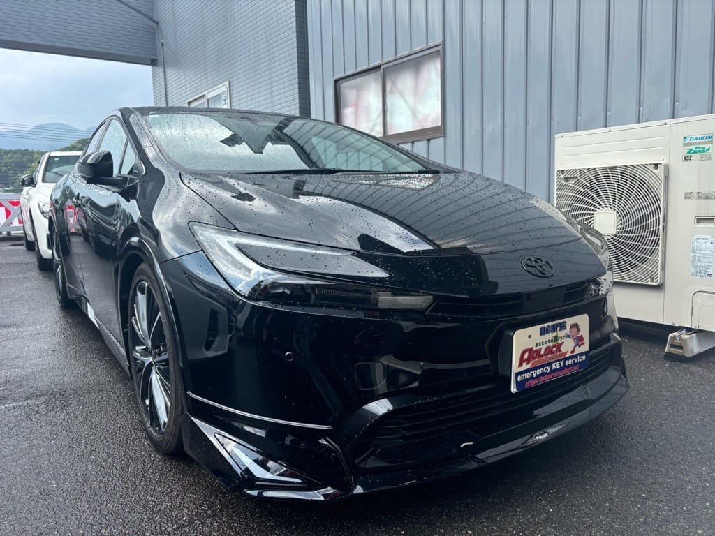 トヨタ プリウスMXWH60 2023年式。こちらの車両の鍵を作製します