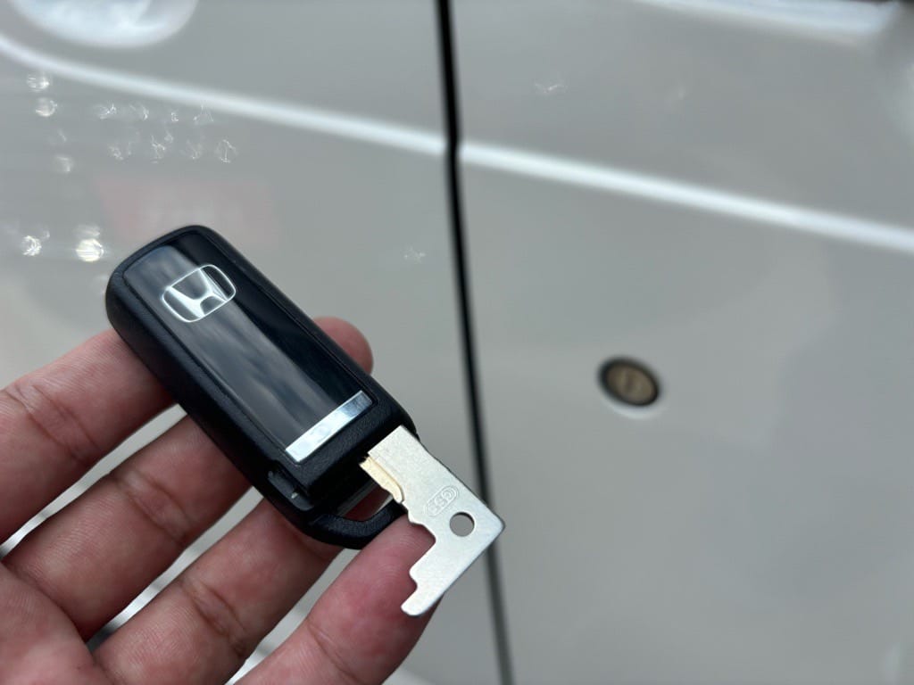 登録が完了したN-BOXのスマートキーに作製したメカニカルキーを収納