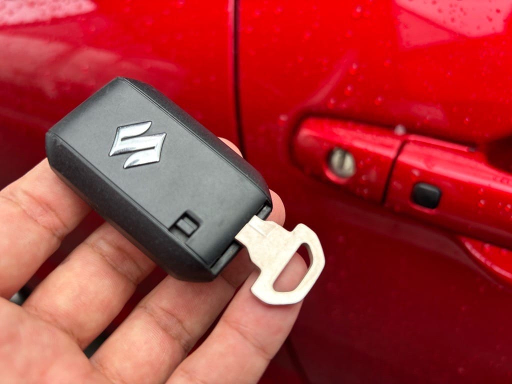 スマートキーにメカニカルキーを収納