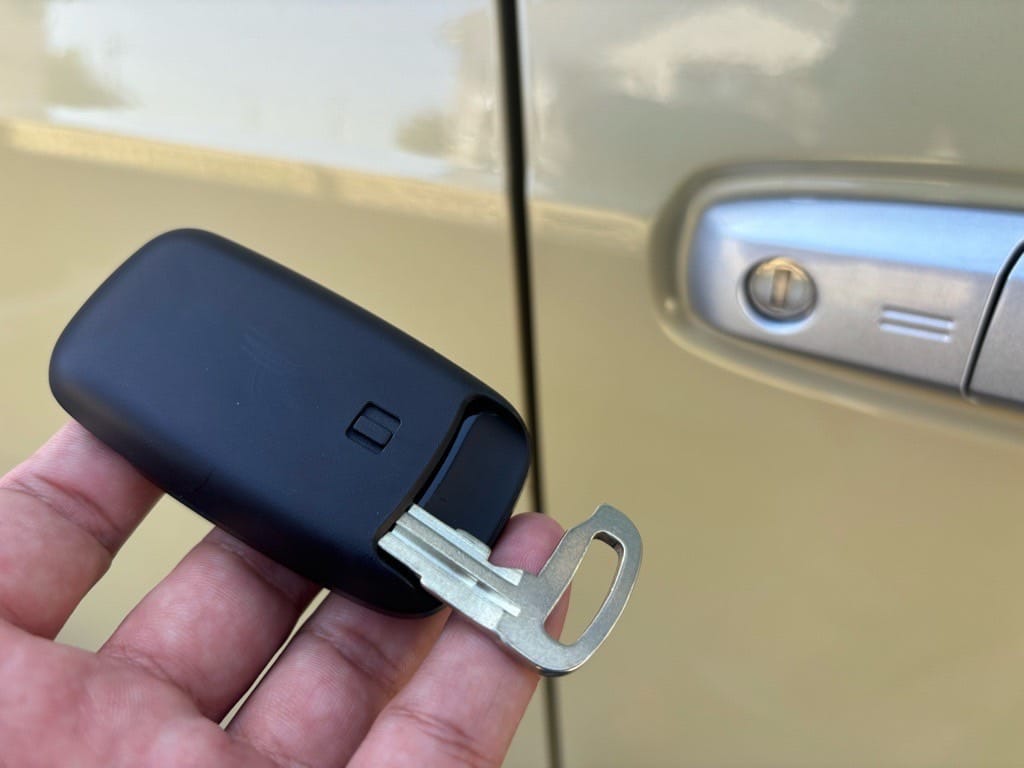 タフトのキーフリーリモコンにメカニカルキーを収納