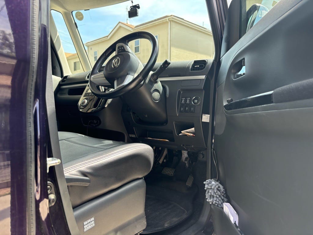 ピッキングに成功、運転席ドアが開きました