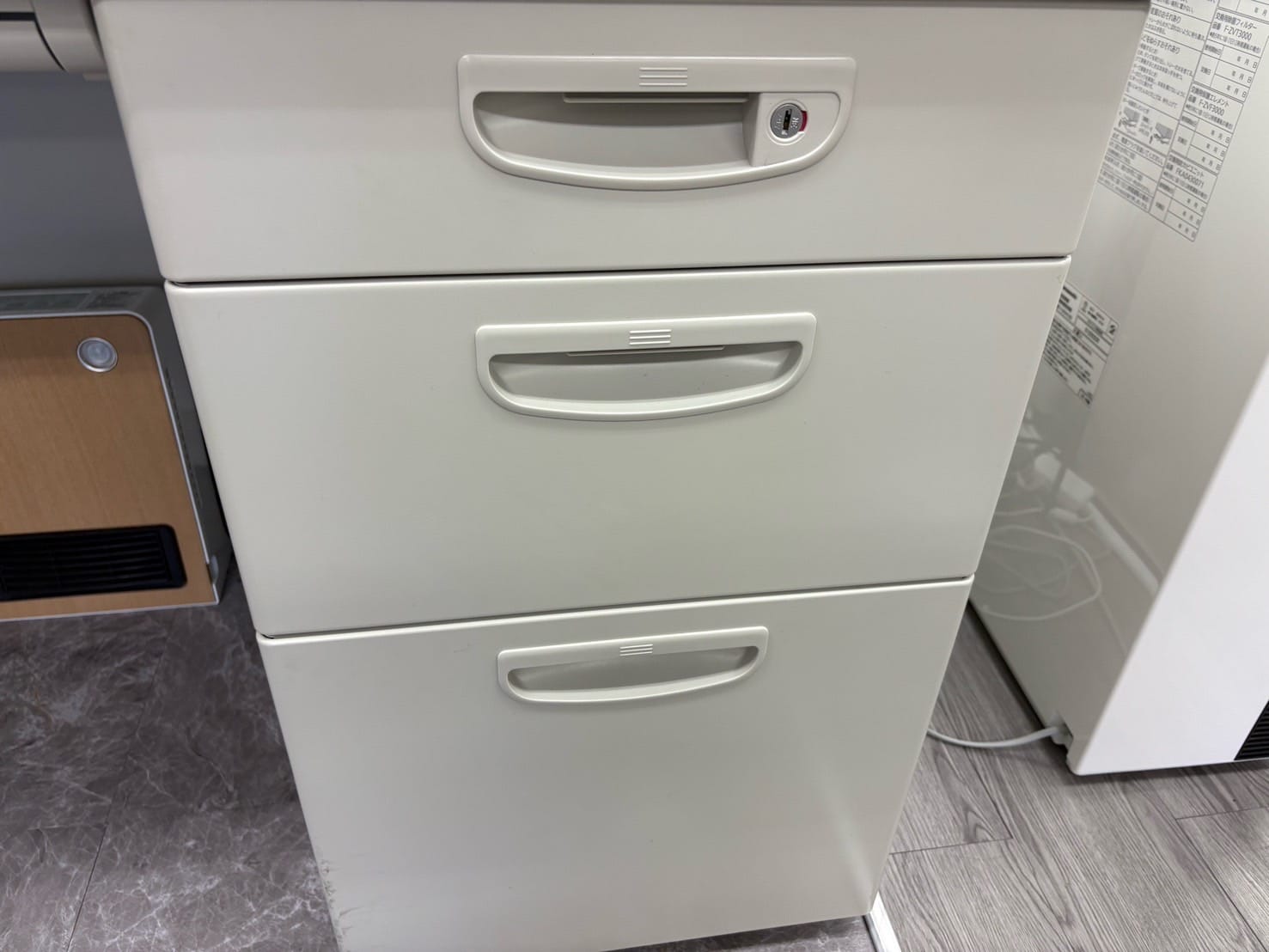 コクヨの3段キャビネット