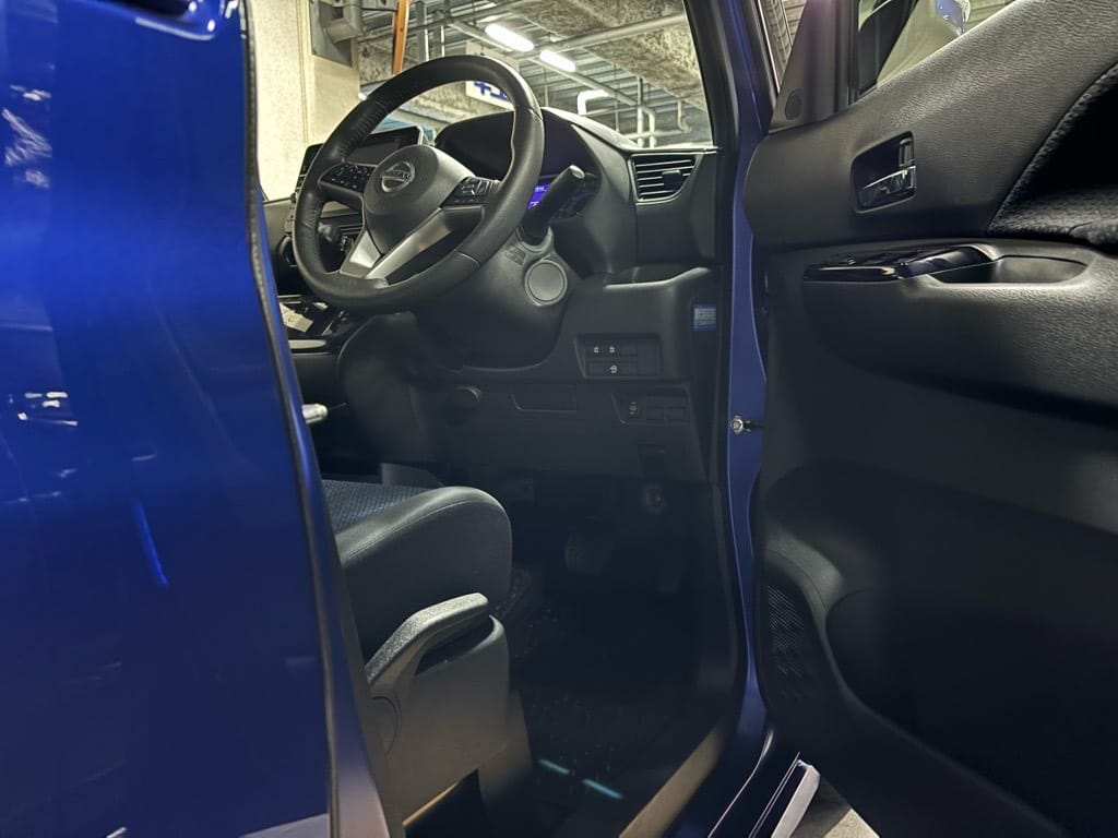 ピッキングで解錠し、運転席ドアが開きました