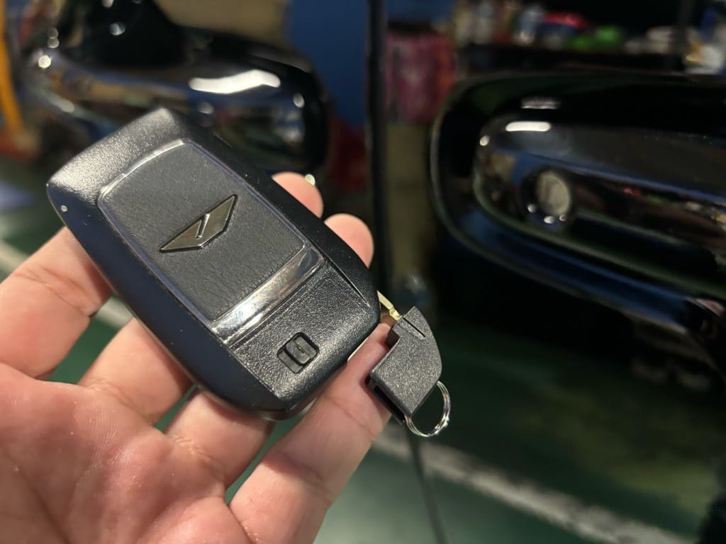 登録が完了したヴェルファイアのスマートキーに作製したメカニカルキーを収納