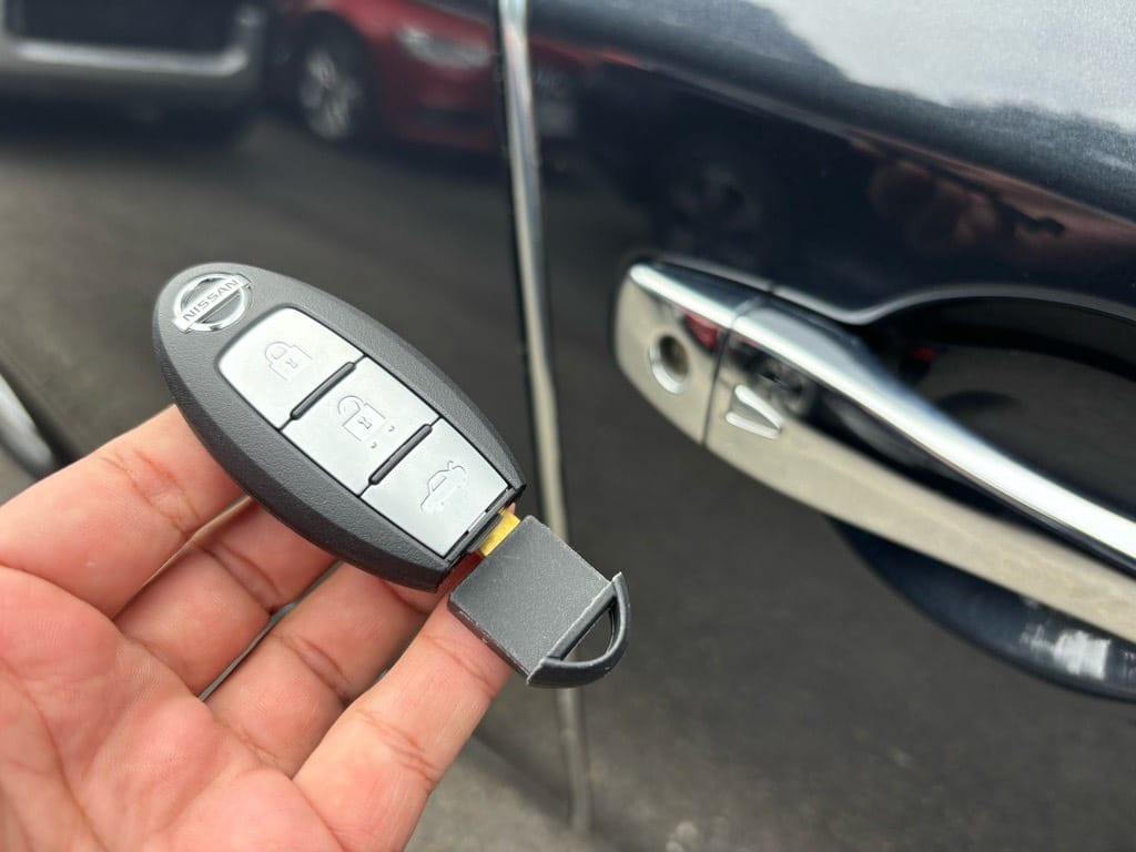 登録が完了したスマートキーに作製したメカニカルキーを収納