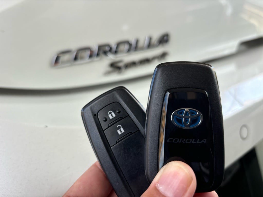 既存のスマートキーと今回新たに追加作製したスマートキーを持っている