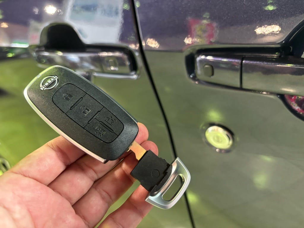 登録が完了したルークスのインテリジェントキーに作製したメカニカルキーを収納