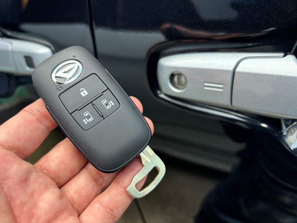 タントのキーフリーリモコンにメカニカルキーを収納