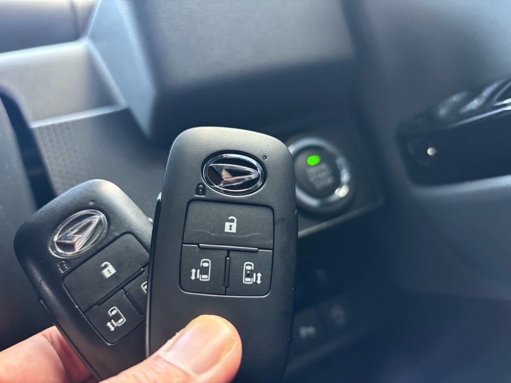 キーフリーリモコンの登録が完了。リモコンをスタートボタンの前で持っている