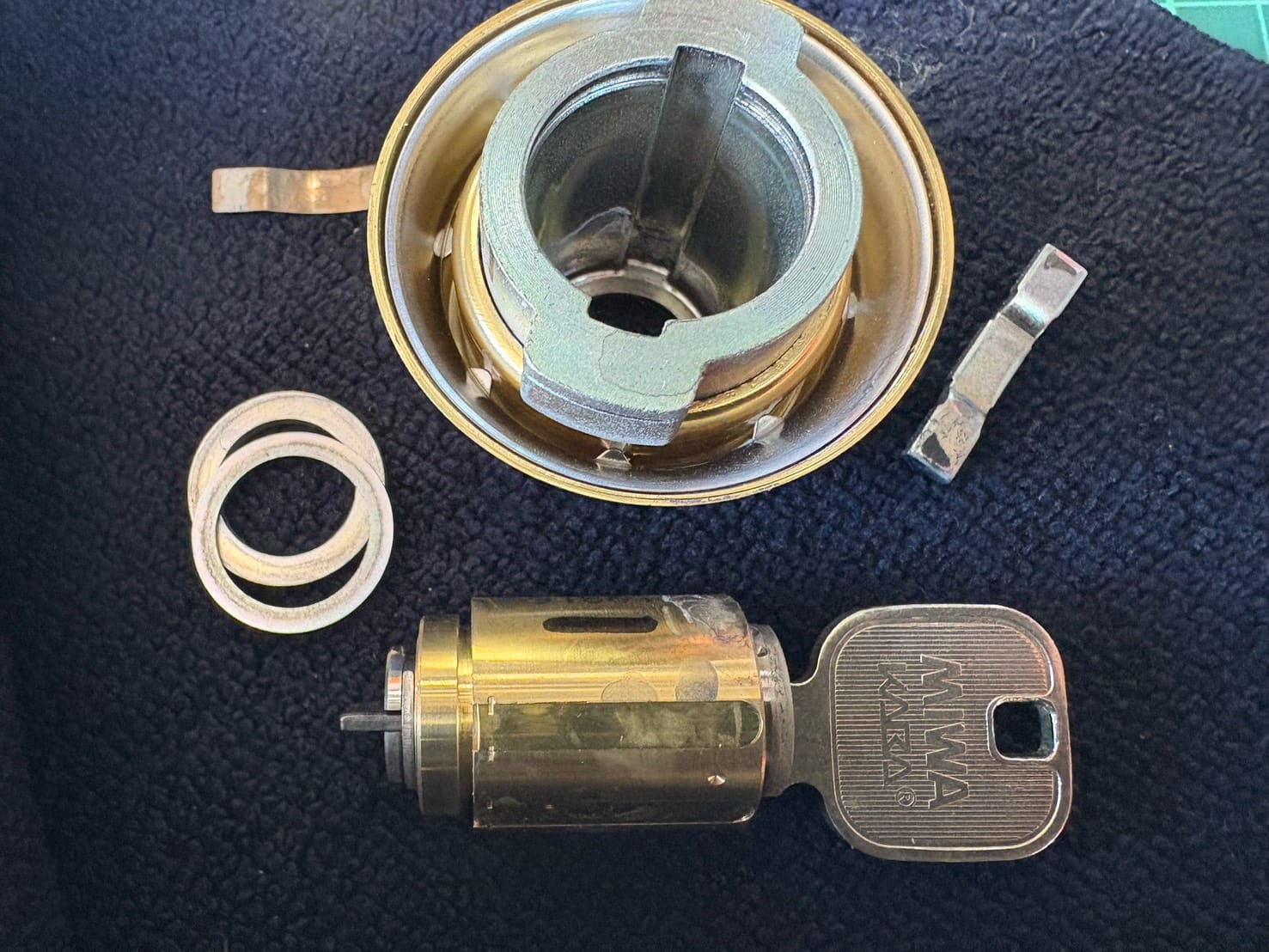 分解されたシリンダー