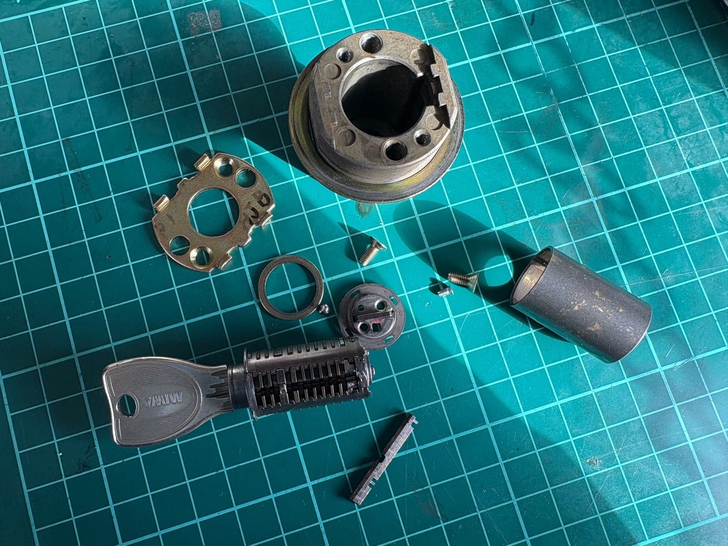 シリンダーを分解