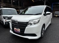 トヨタ ノア ZRR80 2015年式。こちらの車両の鍵を作製します