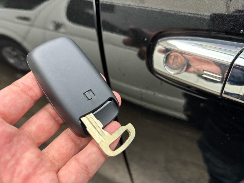 登録が完了したライズのスマートキーに作製したメカニカルキーを収納