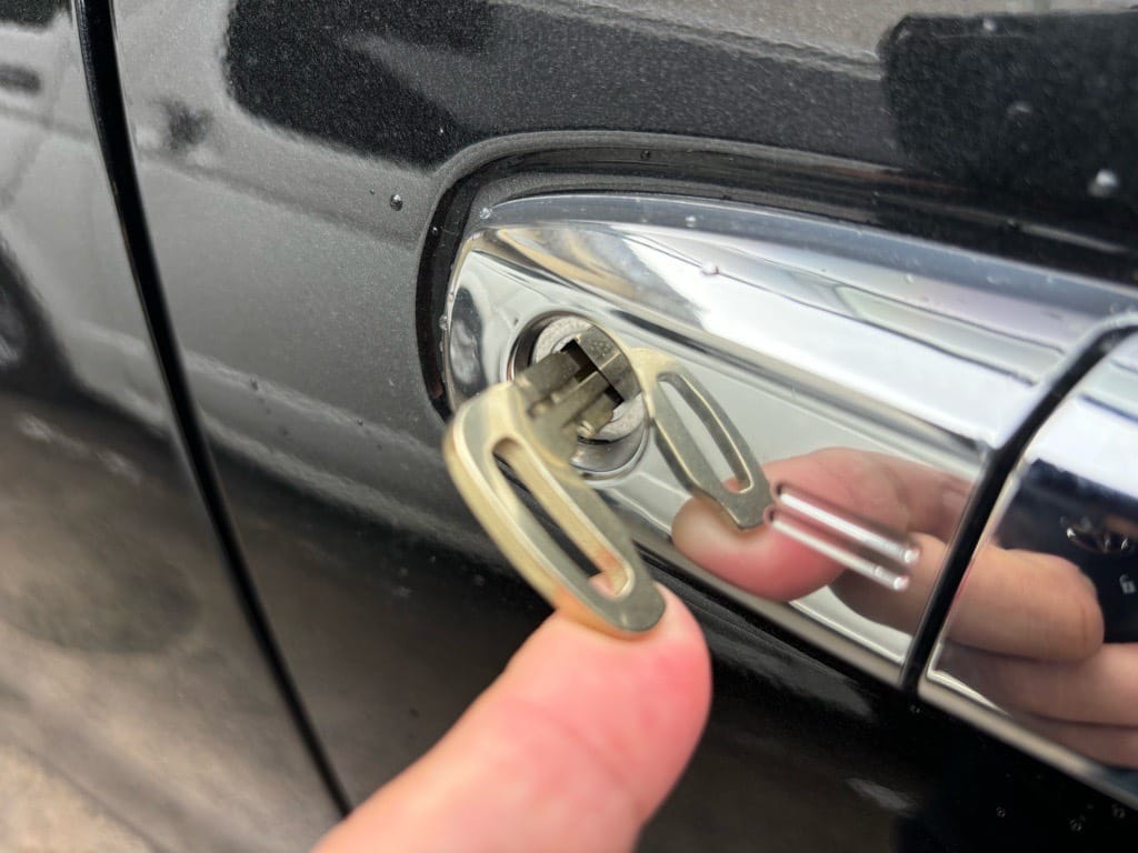 作製したメカニカルキーをライズのドアシリンダーにさして動作を確認