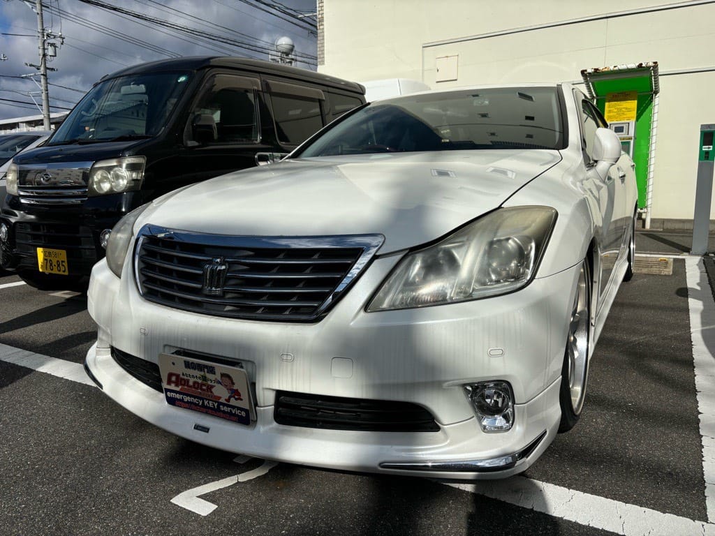 トヨタ クラウンGRS200 2010年式。こちらの車両の鍵を作製します