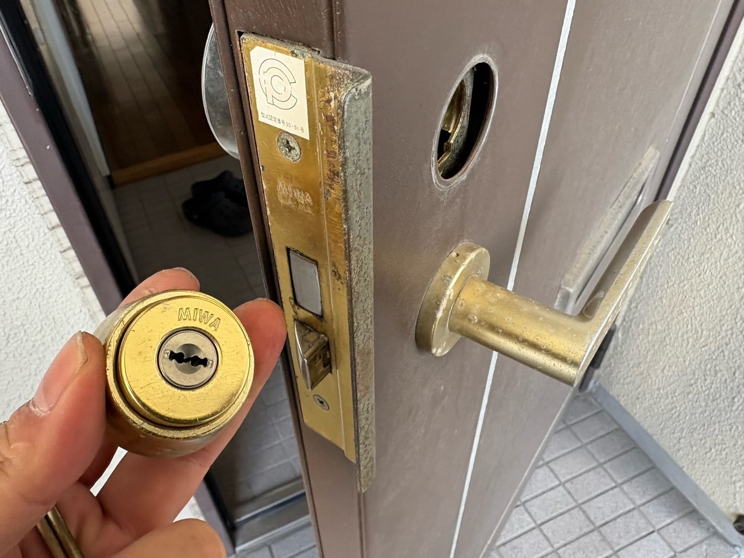 キーシリンダーをドアから取り外しました