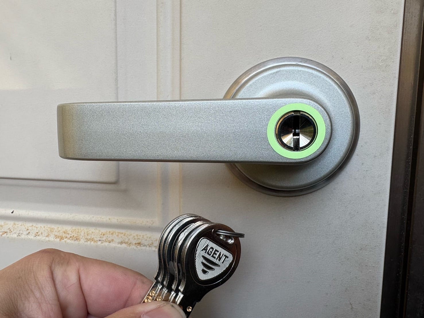 レバーハンドル錠の取り付けが完了